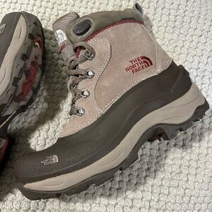 The North Face primaloft waterproof boots